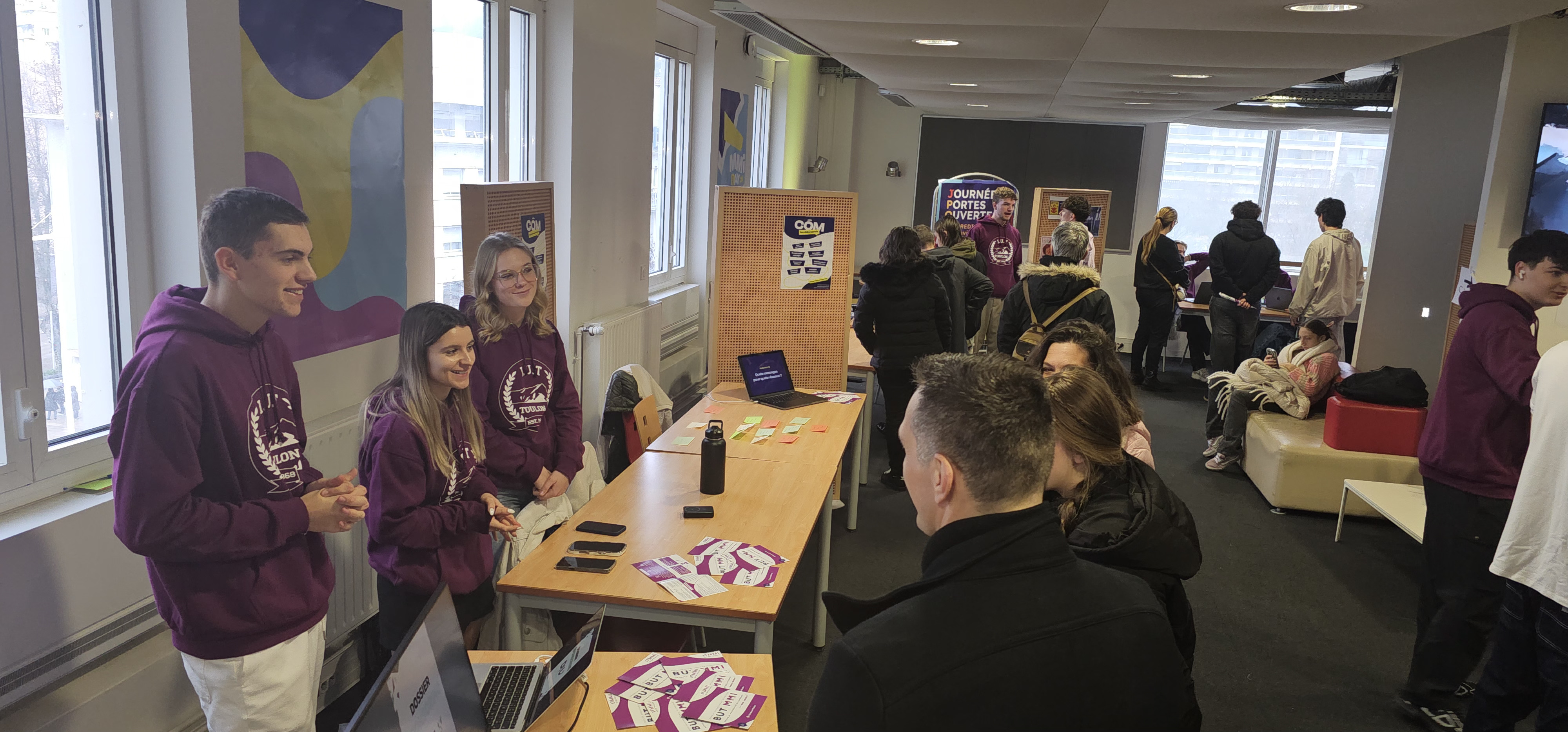 Ambiance stands étudiants